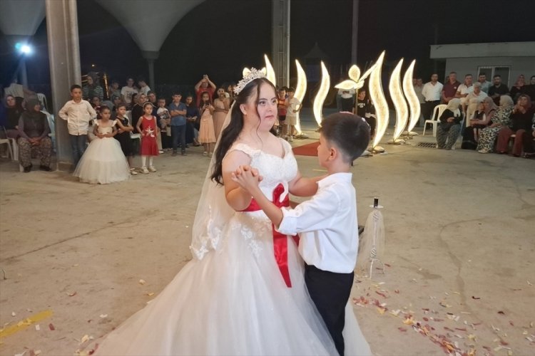 Damatsız Düğün! Down Sendromlu Genç Kızın Hayali Gerçek Oldu1