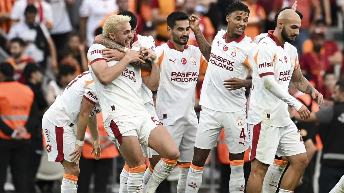 Galatasaray Eintracht Frankfurt Maçının Ilk 11'Leri Açıklandı