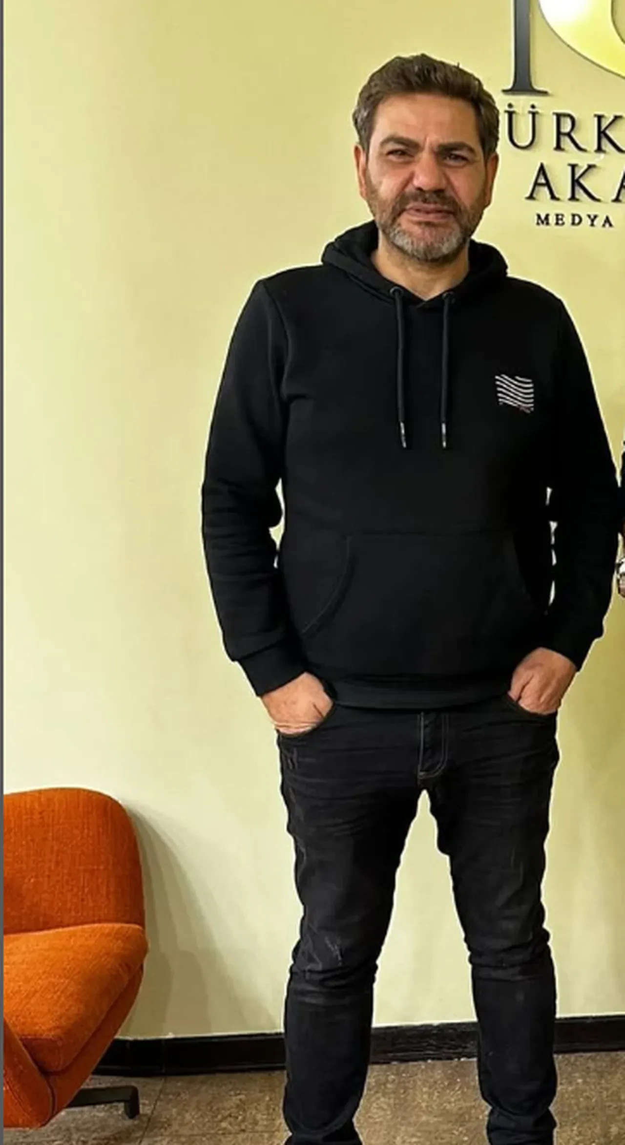 Güllü Erhan Kurtlar Vadisi
