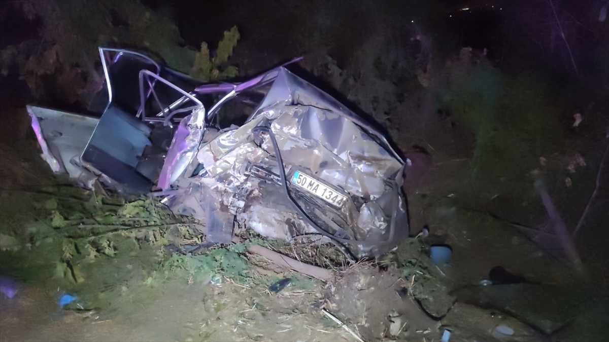 İzmir’de Feci Kaza Kamyonet Ile Otomobil Çarpıştı, Ölü Ve Yaralılar Var!