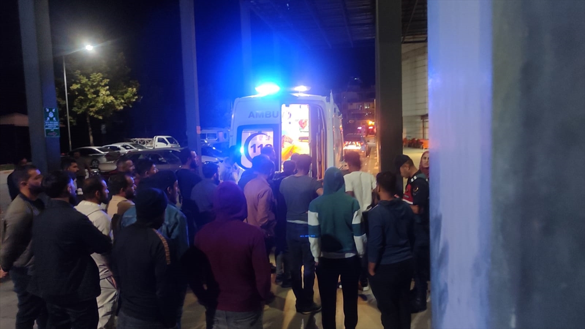 İzmir’de Feci Kaza Kamyonet Ile Otomobil Çarpıştı, Ölü Ve Yaralılar Var1