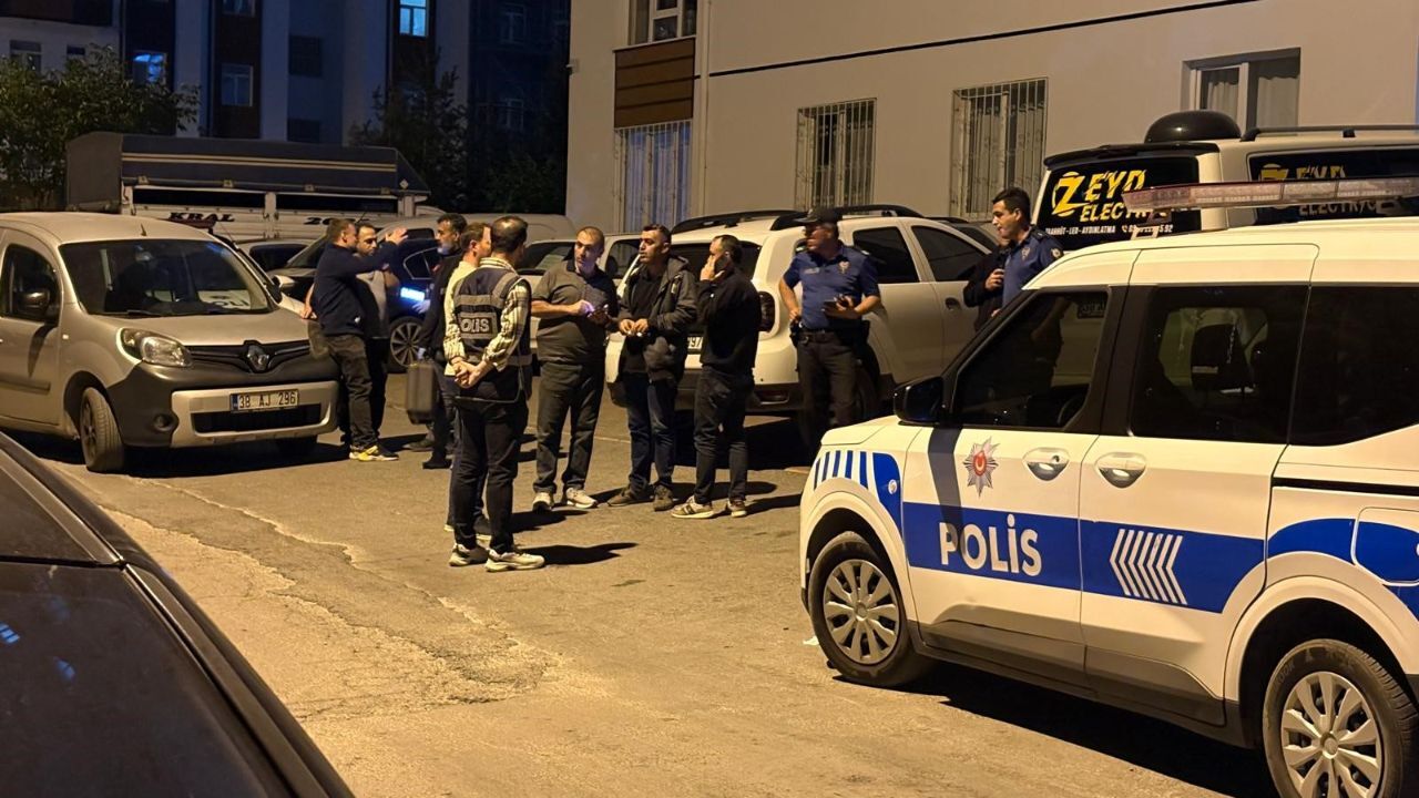 Kayseri’de Şoke Eden Olay 12 Yaşındaki Çocuk, Üvey Babasını Kalbinden Bıçakladı1