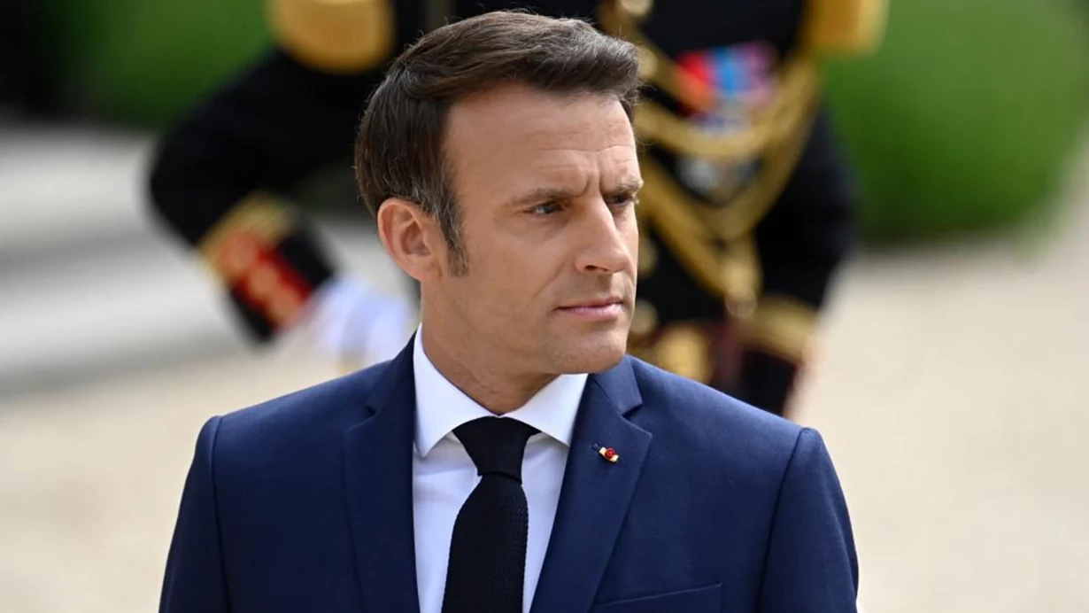 Macron-4