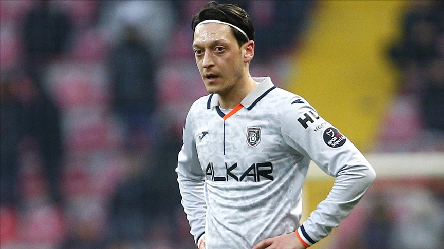 Mesut Özi̇l Başakşehi̇r