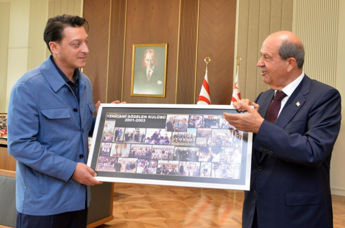 Mesut Özil Ersin Tatar 2