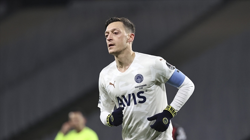 Mesut Özil Ne Yapıyor