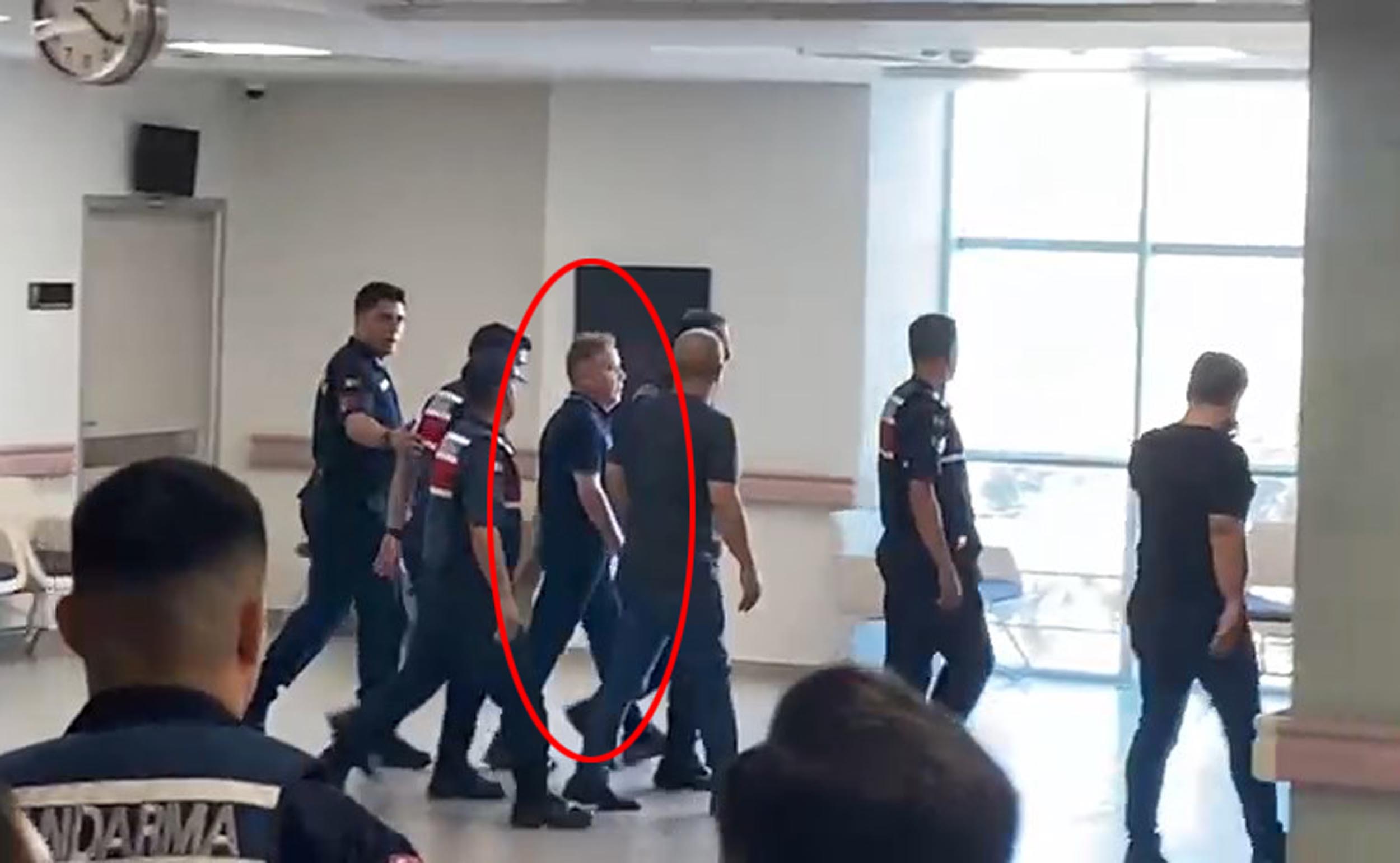 Muhittin Böcek Uyuşma Şikayetiyle Hastaneye Kaldırıldı
