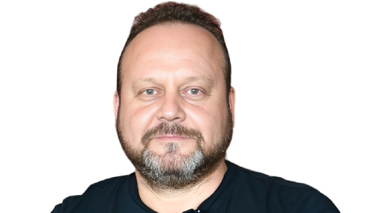 Nazım Türknas Yorumcu