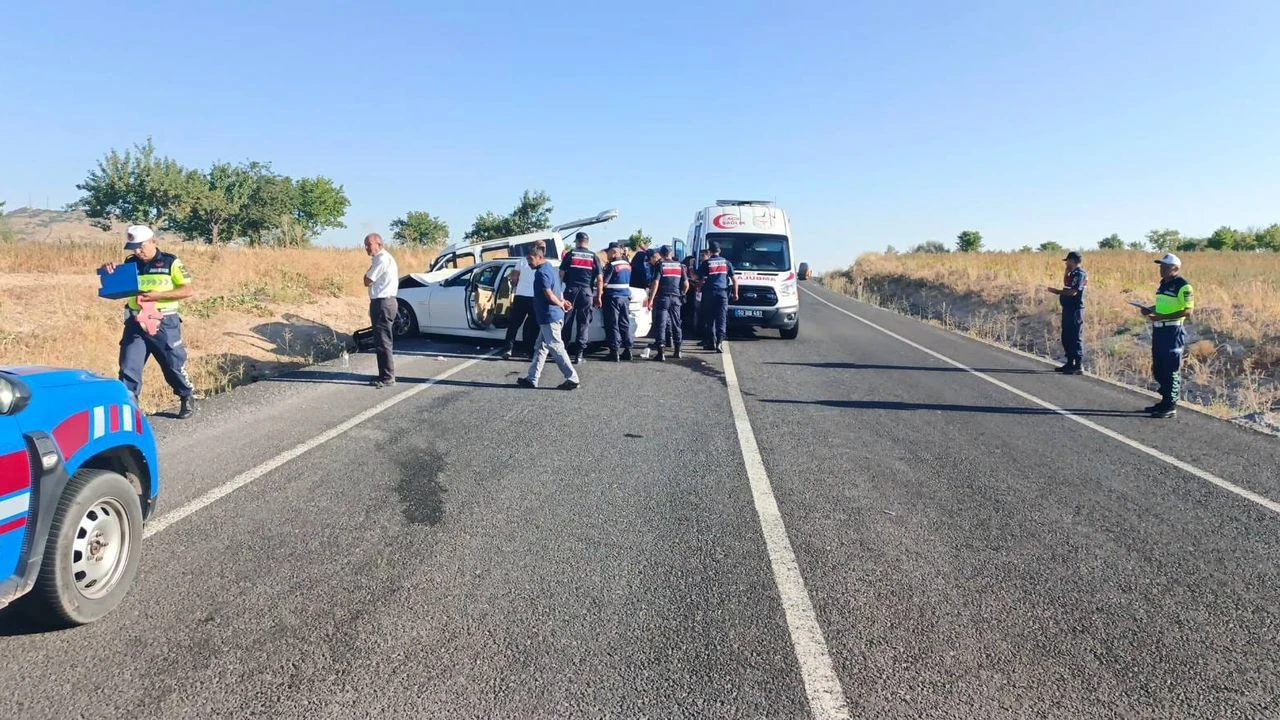 Nevşehir'de Feci Çarpışma 14 Yaralı1