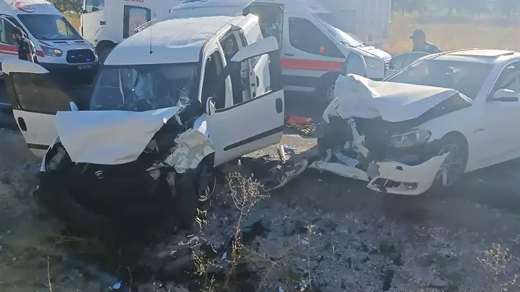 Nevşehir'de Feci Çarpışma 14 Yaralı2