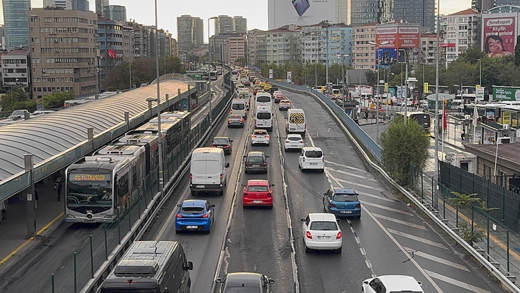 Okullar Açıldı, İstanbul Trafiği Kitlendi1