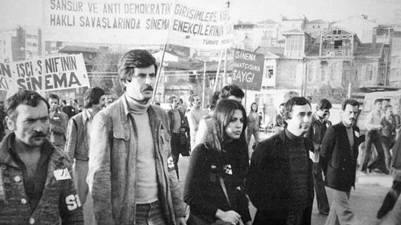 Politika Tarık Akan