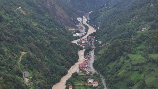 Rize’yi Vuran Sağanak Sonrası Acil Destek! Bakanlıktan 4 Milyonluk Kaynak2
