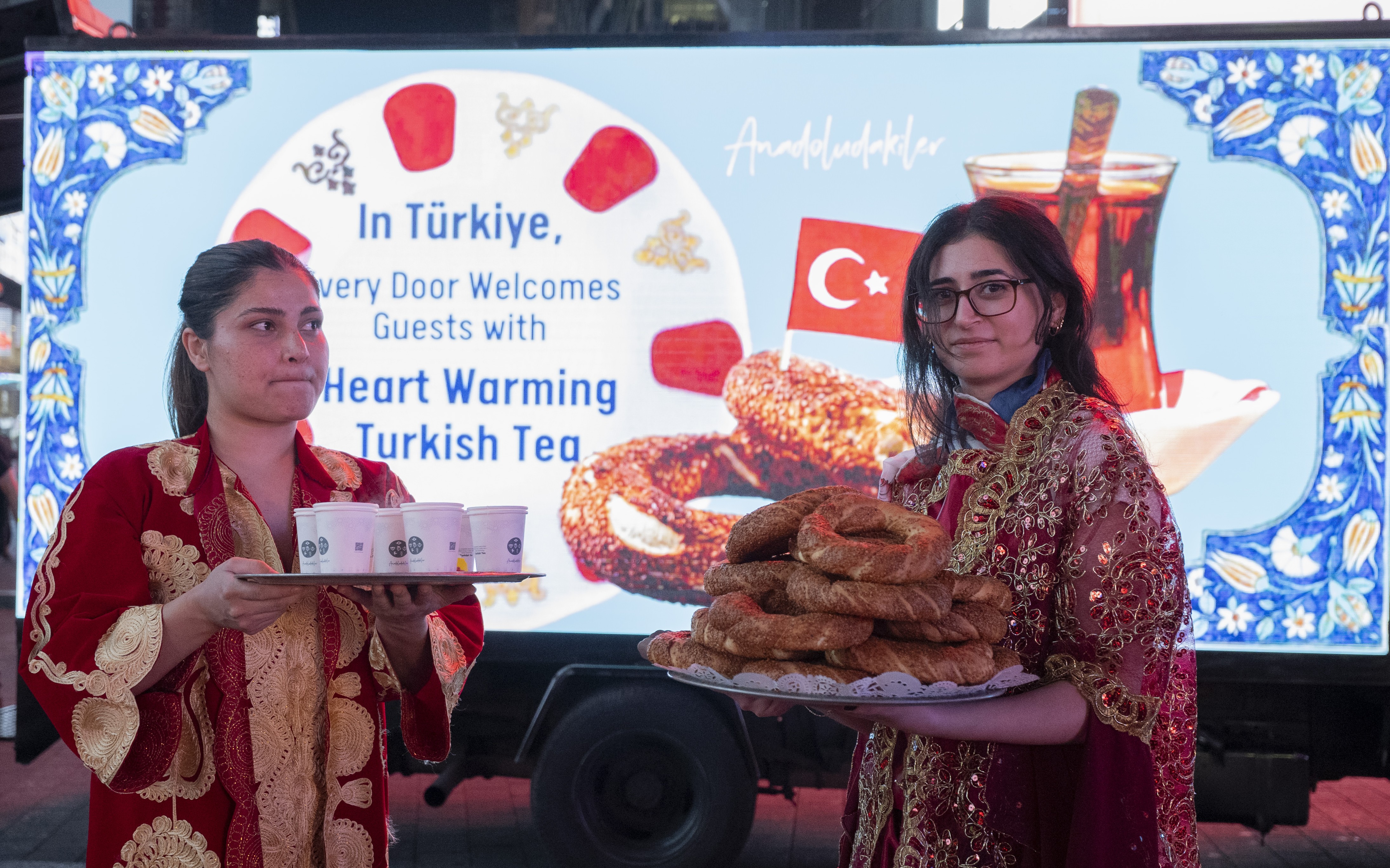 Times Meydanı’nda Anadolu Rüzgarı Türk Simidi Ve Çay Ikram Edildi1