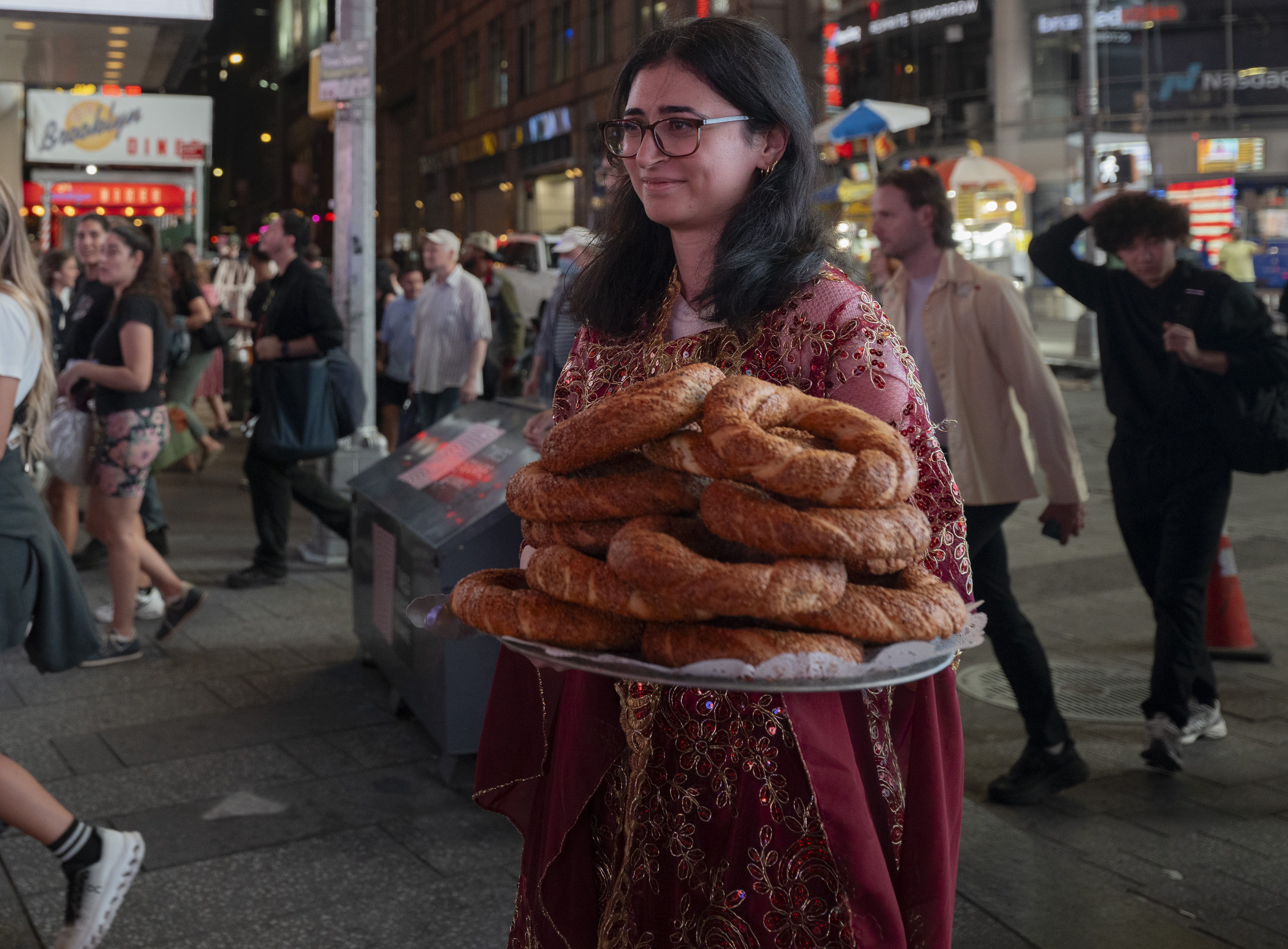 Times Meydanı’nda Anadolu Rüzgarı Türk Simidi Ve Çay Ikram Edildi2