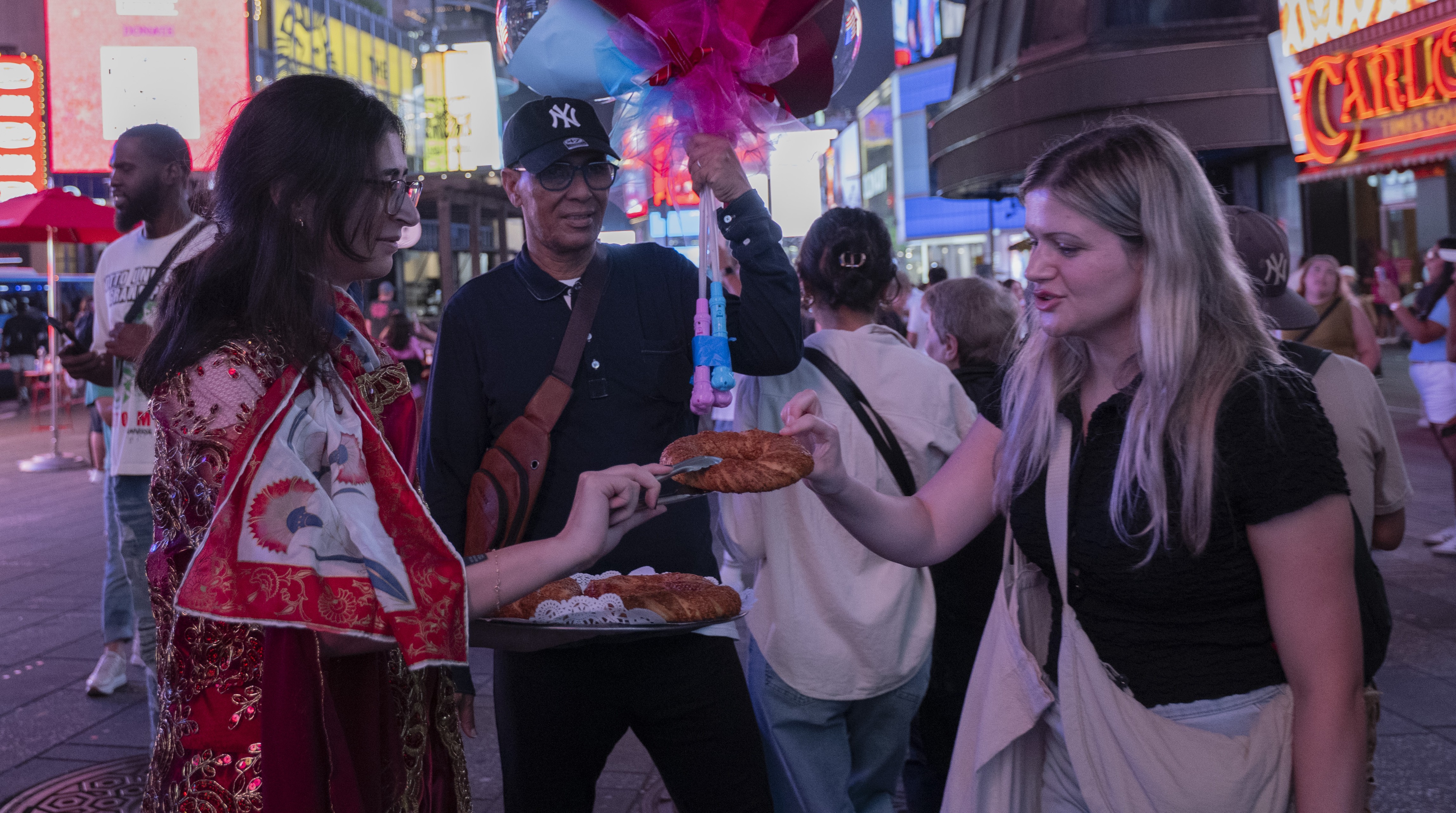 Times Meydanı’nda Anadolu Rüzgarı Türk Simidi Ve Çay Ikram Edildi3