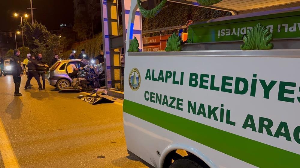 Zonguldak’ta Dehşet Otomobil Ikiye Ayrıldı, 2 Genç Hayatını Kaybetti