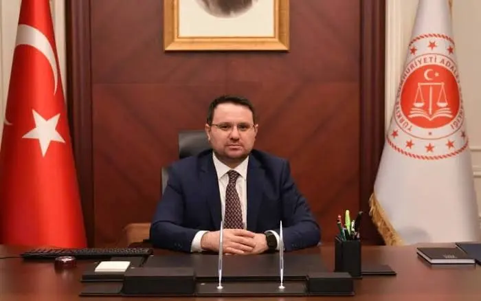 Akın Gürlek Kimdir