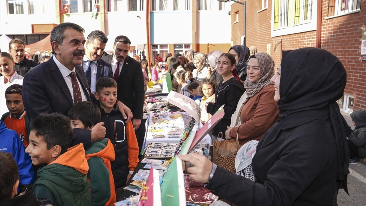 Bakan Yusuf Tekin Geliri Gazze Ye Bagislanacak Bir Okul Bin Umut Gazze Kermesi Ne Katildi 1200 409380