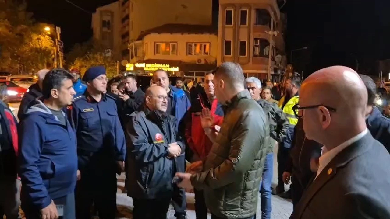 Balıkesir Valisi Depremde 3 Ev Ve 1 Dükkan Yıkıldı, 22 Kişi Yaralandı1