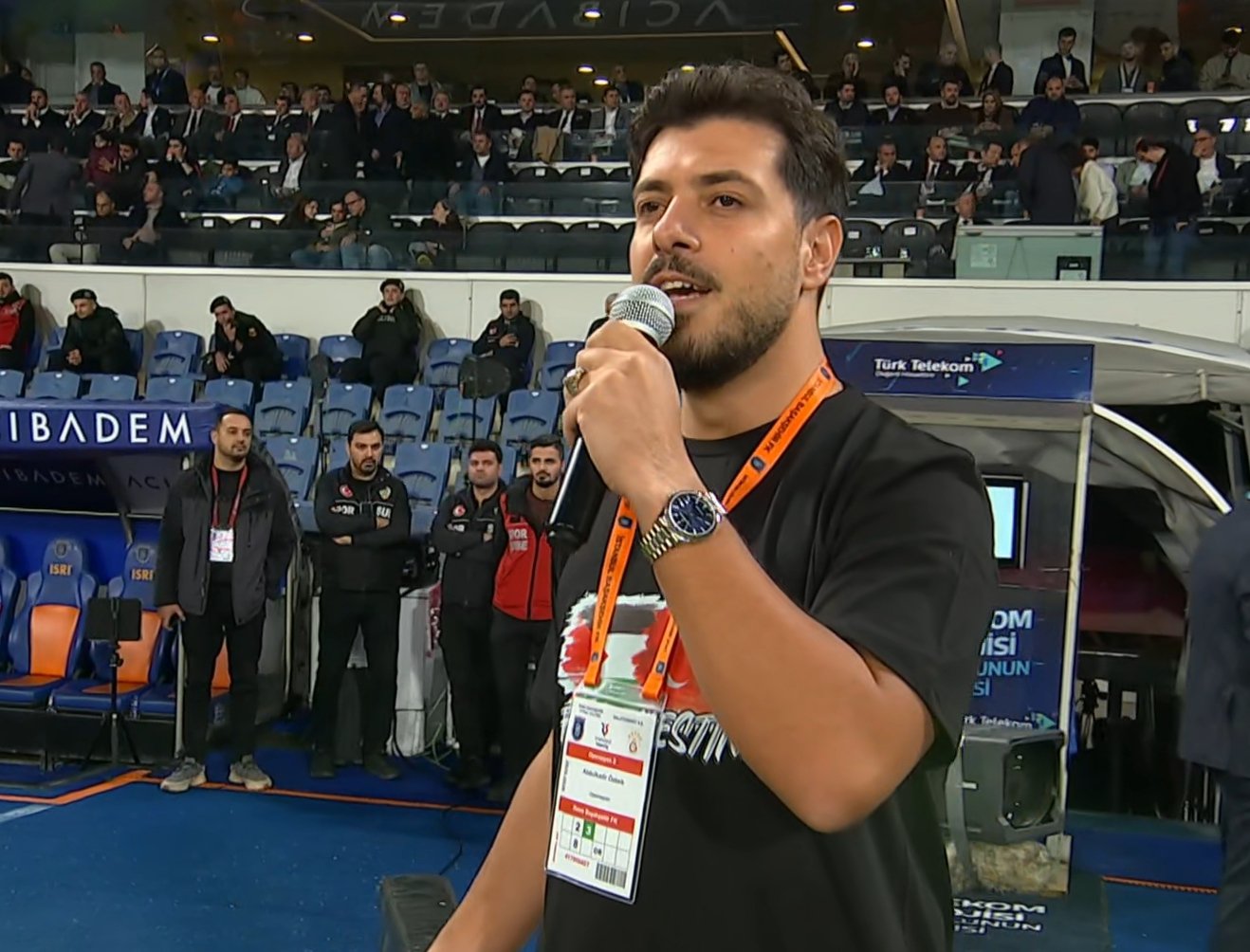 Başakşehirli Futbolcular Filistin’e Destek Için “Bir Sabah Gelecek Kardan Aydınlık” Ilahisiyle Sahaya Çıktı