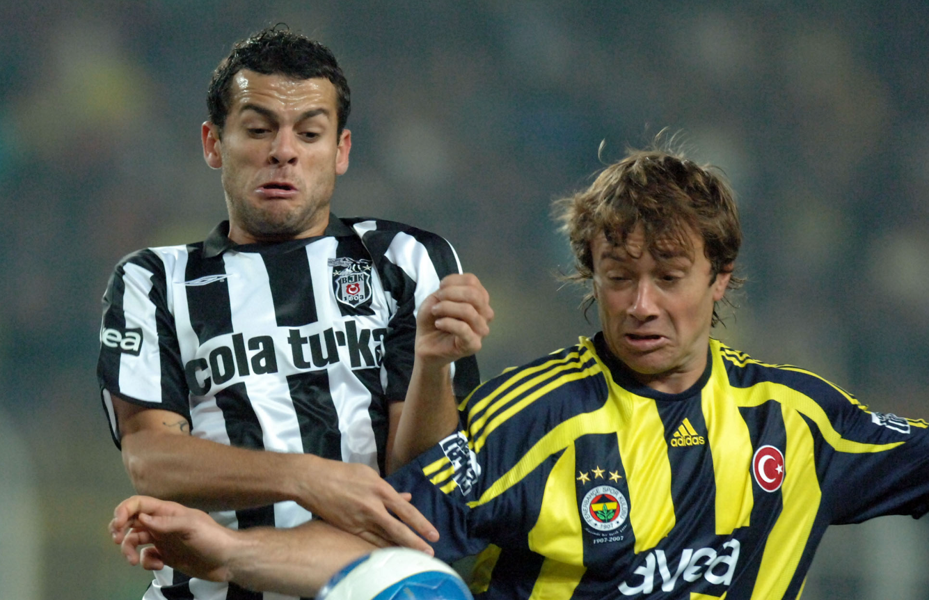 EZELİ REKABETTE GENEL DENGE
Tüm kulvarlarda bugüne kadar oynanan 400’e yakın maçta Fenerbahçe 135, Beşiktaş ise 129 kez galip geldi. Kalan karşılaşmalar ise beraberlikle sonuçlandı.
Beşiktaş ile Fenerbahçe arasındaki bu dev mücadele öncesinde gözler bir kez daha 1-0’lık skor geleneğinde olacak. Futbolseverler, derbide bu istatistiğin devam edip etmeyeceğini merakla bekliyor.