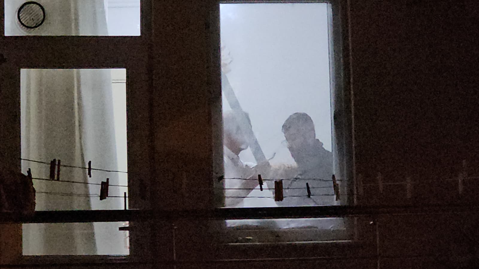 Çorum’da Bir Kişi, Arkadaşını Kılıçla Rehin Aldı! Polis Müdahale Etti3