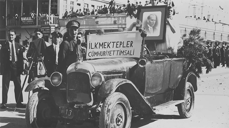 Cumhuriyet Bayramı'na Özel Video Arşiv Fotoğrafları Yapay Zeka Ile Canlandı1