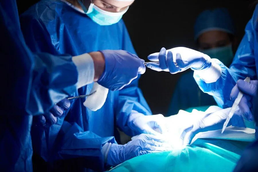 Doktorluk Yapması Yasaklanan Erol Vural Gizlice Ameliyat Yaptı, 3 Hasta Hayatını Kaybetti