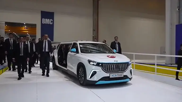 Erdoğan, Tank Fabrikasını Özel Tasarım Togg Limuzin Ile Gezdi 3