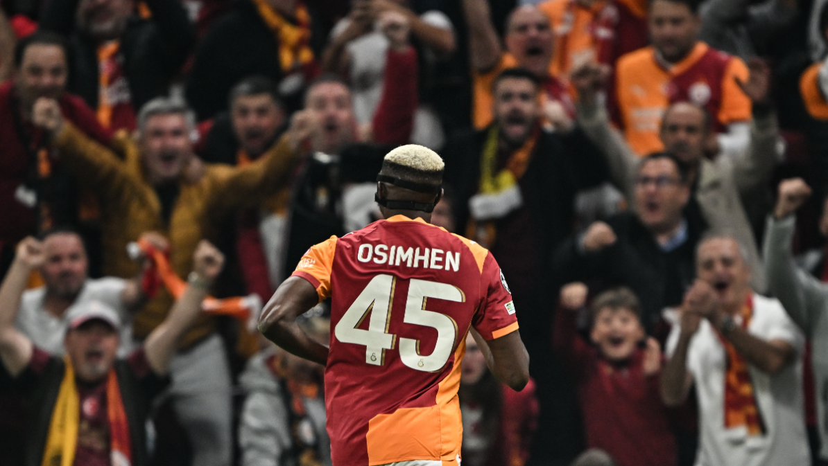 “DEVLER LİGİ’NDE ÖNÜ AÇIK”
Sabah yazarı Levent Tüzemen, Galatasaray’ın Şampiyonlar Ligi’ne güçlü bir giriş yaptığını vurguladı:
“Liverpool zaferiyle zirve yapan Galatasaray, Bodo galibiyetiyle Şampiyonlar Ligi’ne ısındığını gösterdi. Bu oyun anlayışından ve coşkudan vazgeçmezlerse Devler Ligi’nde yolları açık. Taraftar da RAMS Park’ta rakipleri zorluyor, oyuncuları ateşliyor. Osimhen, gecenin yıldızıydı.”