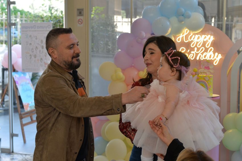 Gonca Vuslateri Ve Levent Yasarin Kizlari Asyanin Dogum Gunu Kutlamasi Nasil Gecti