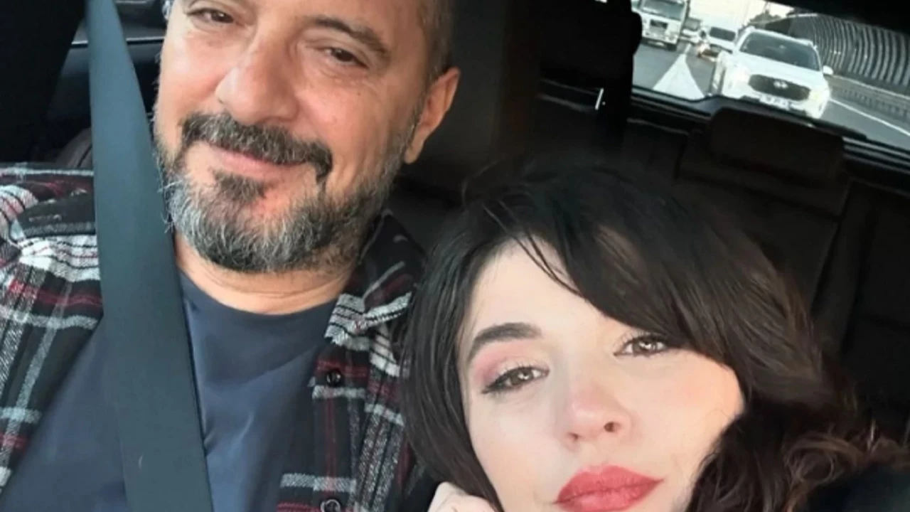 Gonca Vuslateriden Esiyle Birlikte Paylasim Zizi