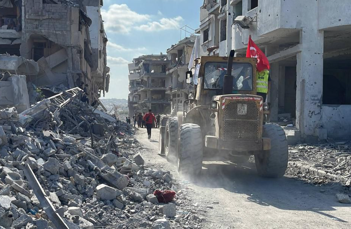 İhh, Gazze'de Enkaz Kaldırma Ve Temizlik Çalışmalarına Başladı