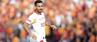 Tecrübeli orta saha, futbol sonrası için planlarını da paylaştı: 
“Antrenörlük lisanslarımı almaya başladım. Futbol kariyerim bittikten sonra kesinlikle bu alanda devam etmek istiyorum.”