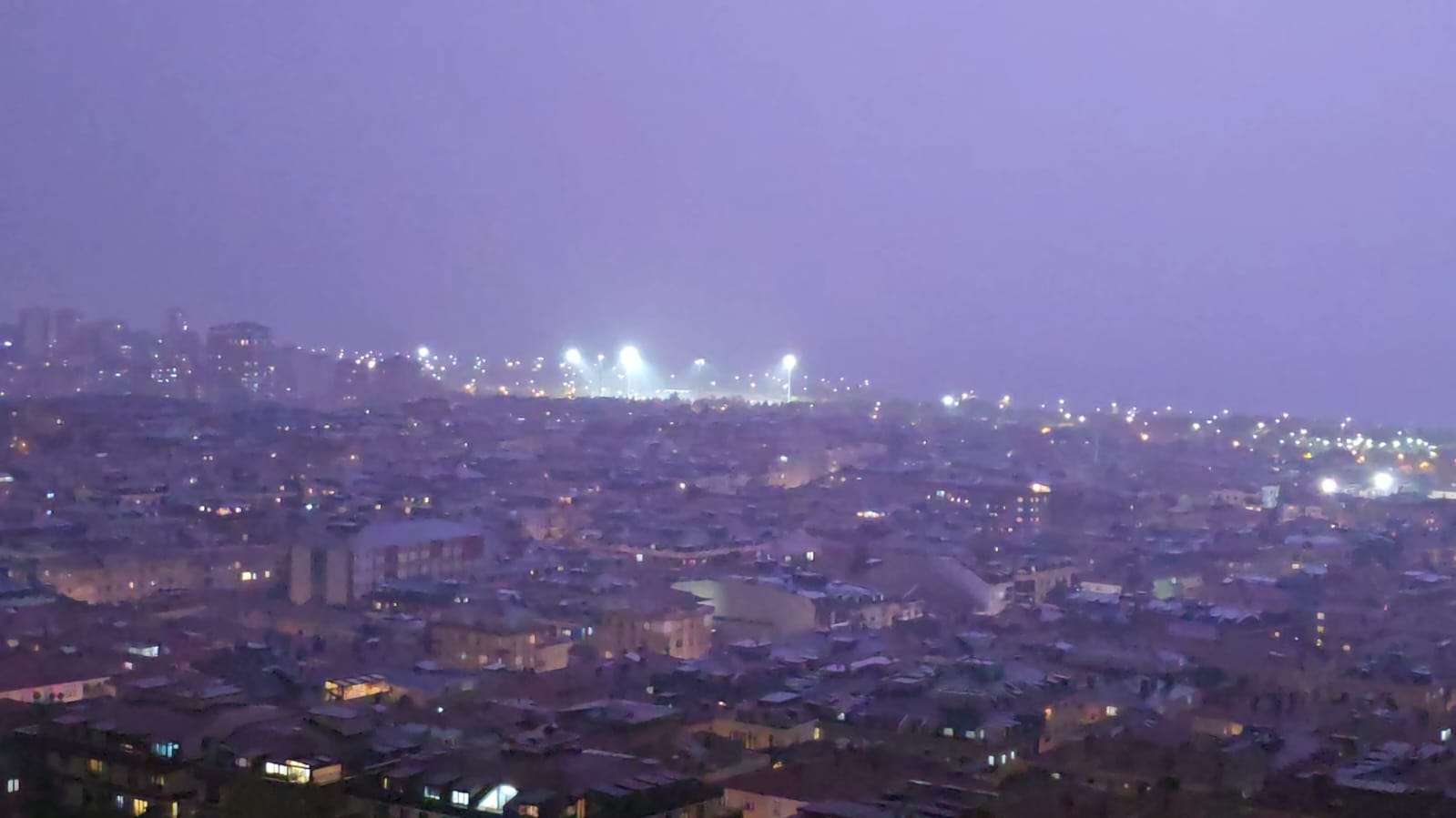 Istanbulda Yağmur Ve Fırtına