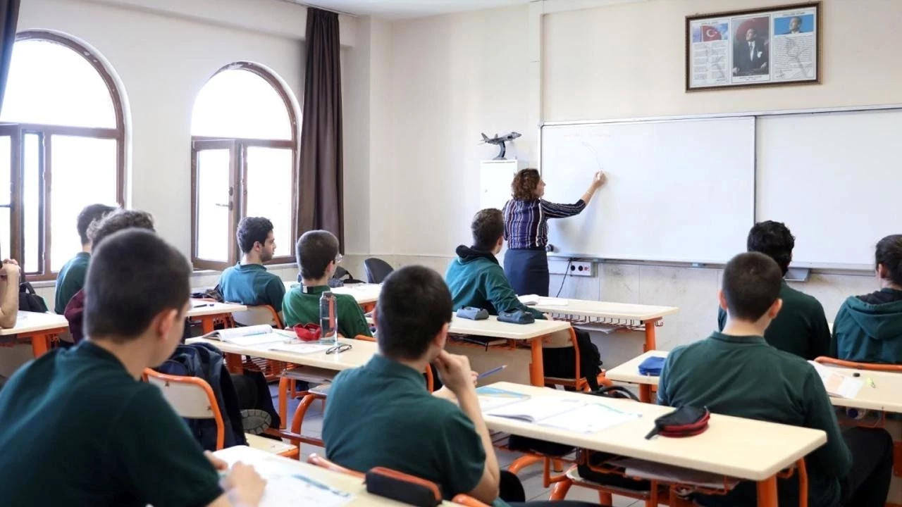 İstanbul’daki Okullarda Yeni Düzenleme Cuma Namazına Kolaylık Talimatı!