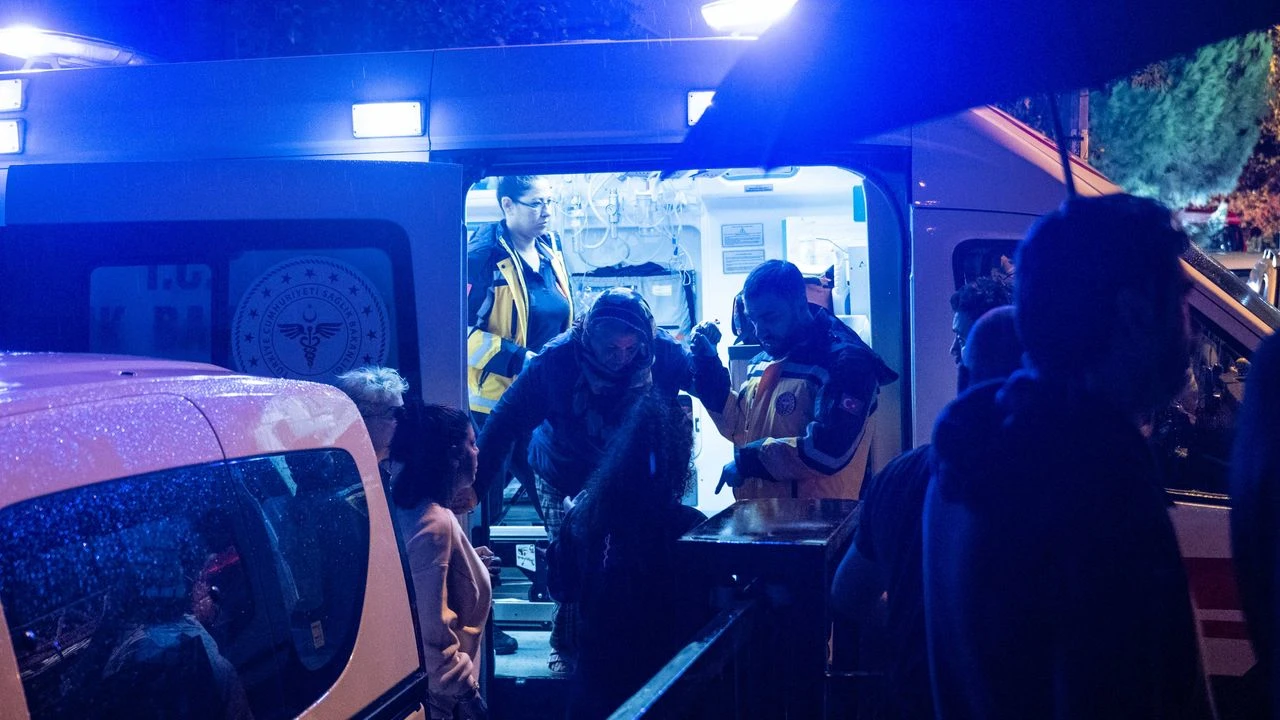 Kadıköy’de Tehlikeli Yangın 20 Kişi Hastanelik Oldu