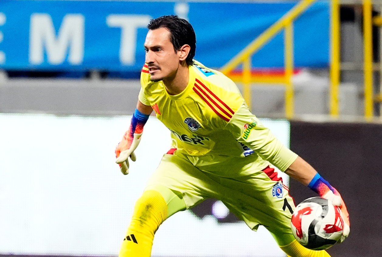 Kasımpaşa kalecisi Andreas Gianniotis'in performansına övgü geldi.
Arveladze, “Kaleciye teşekkür etmek lazım. Bizi bu maçta o tuttu. Kadromuz çok zengin değil, sakatlıklar da bizi etkiledi.” dedi.