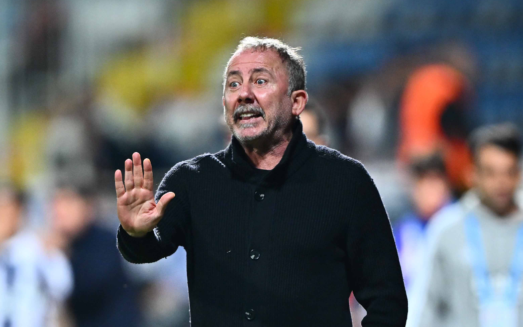 Sergen Yalçın, Beşiktaş'taki yapısal sorunlara da değindi.
“Bu bugünün sorunu değil. 4-5 senedir biriken bir durum var. 2-3 transfer dönemi gerekiyor. Takımı toparlamak için çok çalışıyoruz.” ifadelerini kullandı.