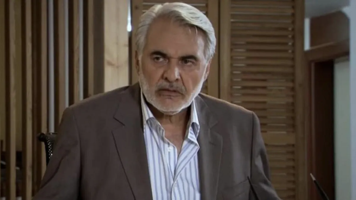 Kurtlar Vadisi dizisinde ‘Baba Memduh’ karakteriyle tanınan usta oyuncu Namık Kemal Yiğittürk, 80 yaşında yaşamını yitirdi. Ünlü sanatçının vefat haberini ses sanatçısı ve magazin yazarı Onur Akay sosyal medya hesabından duyurdu. Yiğittürk’ün bir süredir kaldığı Darülaceze’de hayatını kaybettiği öğrenildi.