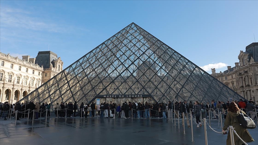 Louvre Soygununda Çalınan Mücevherlerin Değeri Belli Oldu2