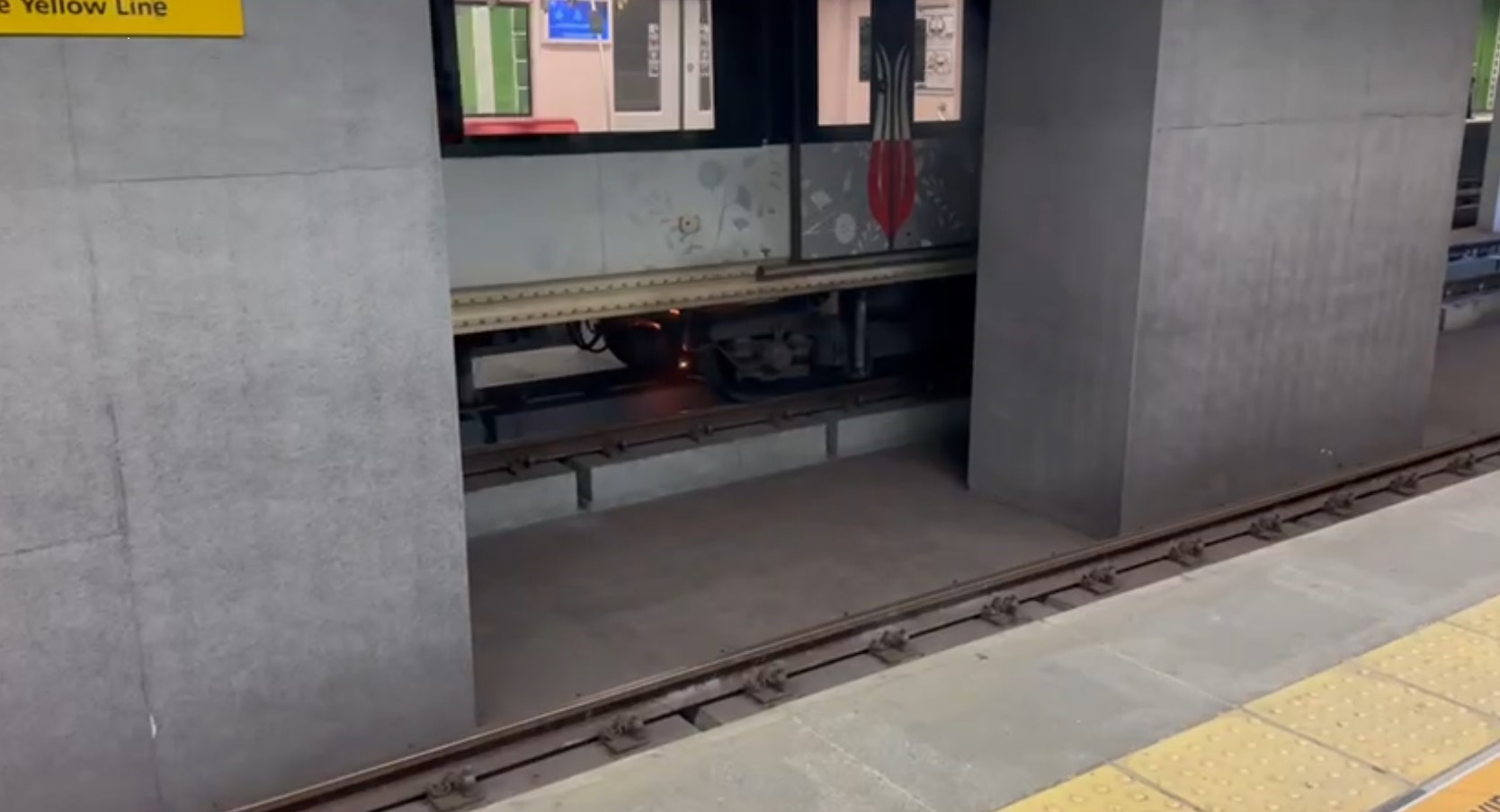 Mahmutbey Metrosunda Korkutan Yangın! Metro Frenleri Alev Aldı