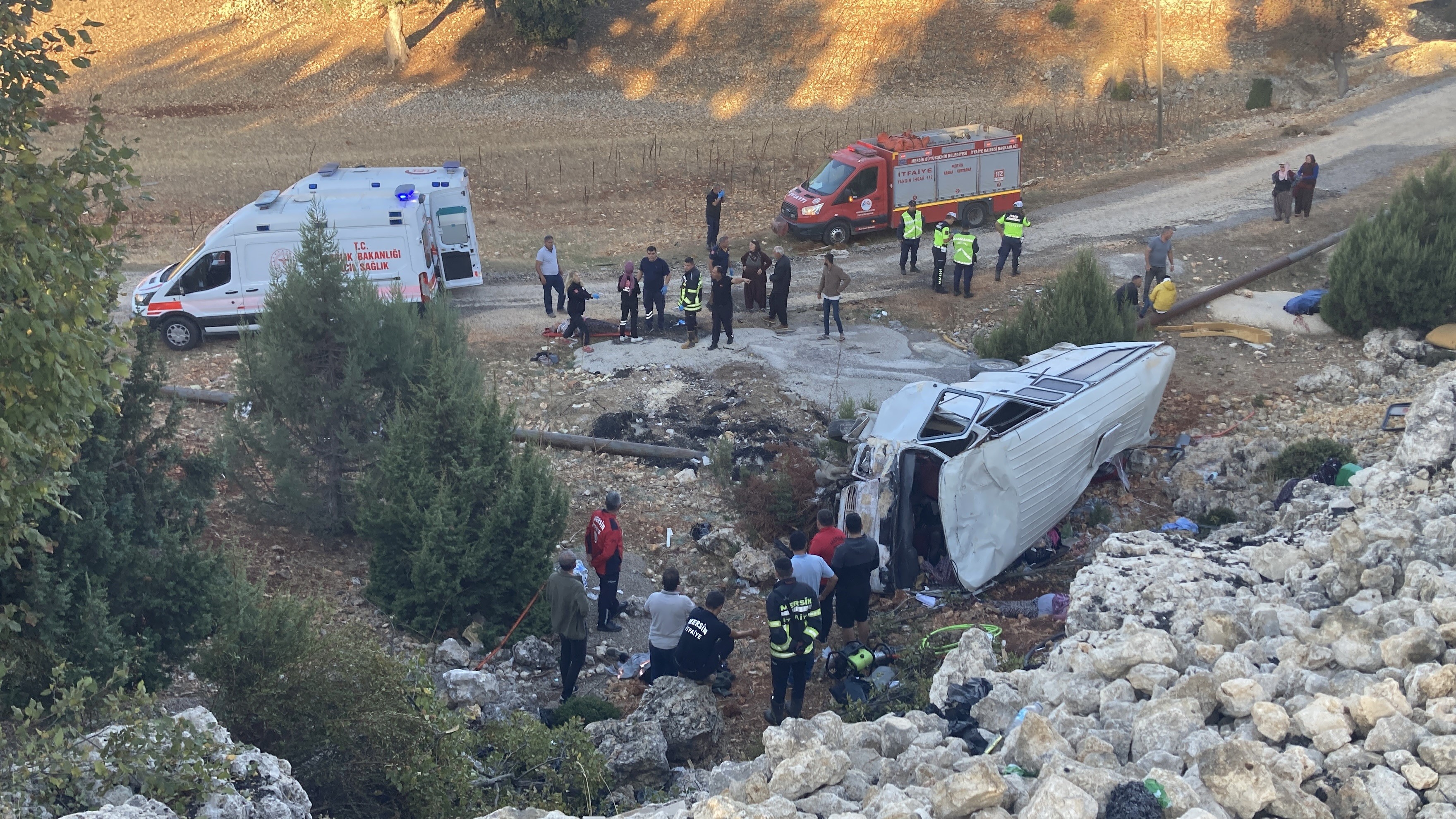 Mersin’de Tarım Işçilerini Taşıyan Minibüs Şarampole Düştü! Ölü Ve Yaralılar Var 1