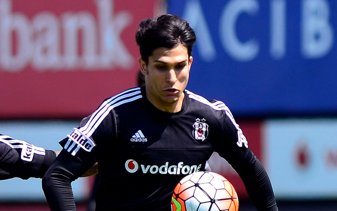 8 KUPA ZAFERİ YAŞADI
Beşiktaş kariyerinde 466 resmi maça çıkan Uysal, 6 gol ve 19 asistlik performans ortaya koydu. Siyah-beyazlı futbolcu, 3 Trendyol Süper Lig, 3 Türkiye Kupası ve 2 TFF Süper Kupa şampiyonluğu yaşadı.