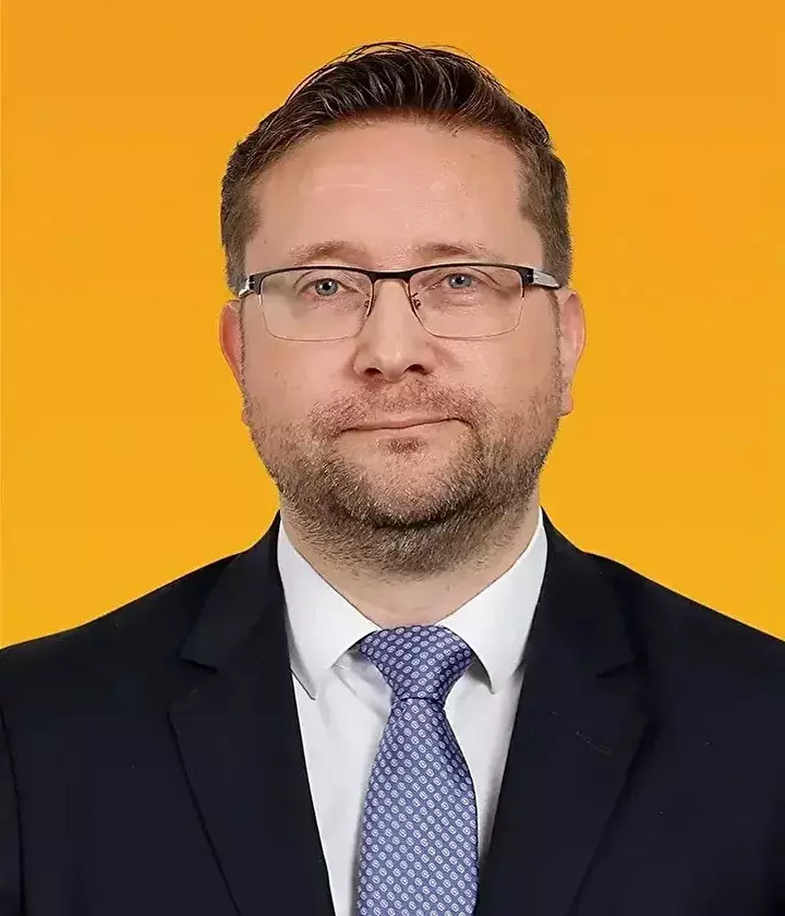 Nejat Öztürk Kimdir