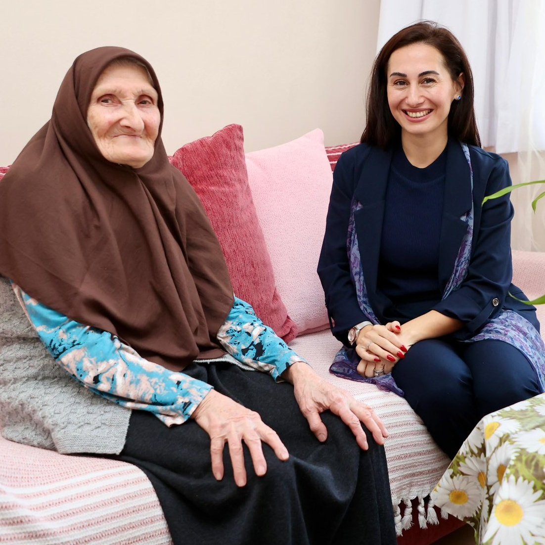 Özlem Gürzel Süt Annesi