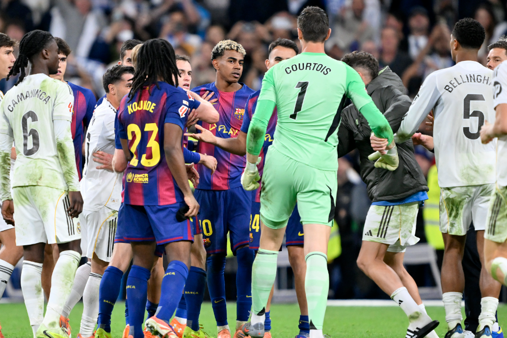 Karşılaşmada iki takım oyuncuları arasında zaman zaman tansiyon yükseldi, hakem araya girmek zorunda kaldı.