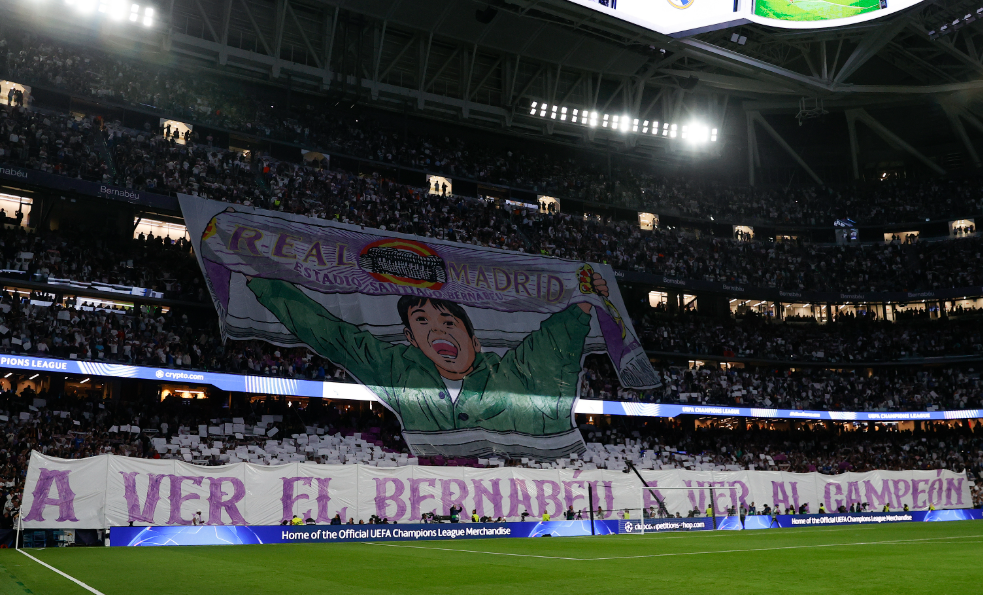 74. dakikada oyundan alınan Arda Güler, Santiago Bernabeu tribünlerinden büyük alkış aldı. Yerine Camavinga dahil olurken, genç oyuncu kenara gelirken taraftarlarını selamladı.