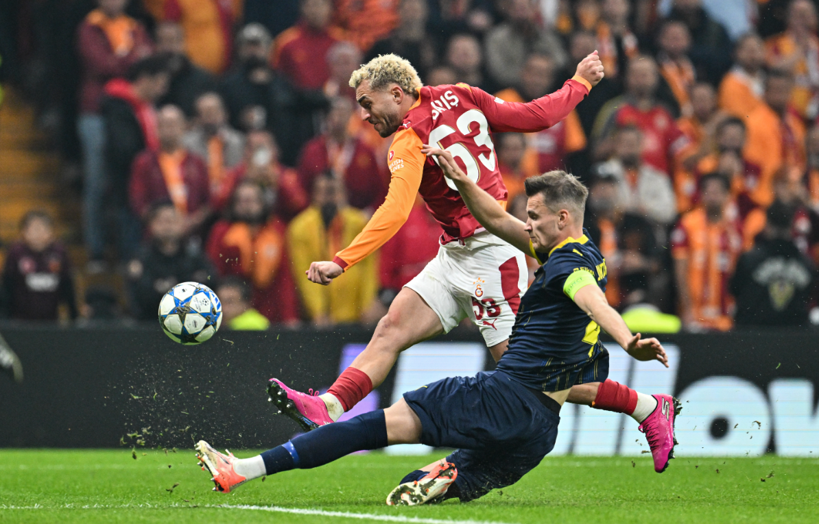 “SIRADAKİ GELSİN!”
Zeki Uzundurukan, galibiyeti Şampiyonlar Ligi seviyesinde buldu:
“Galatasaray tam bir Şampiyonlar Ligi takımı oldu. Slavia Prag ve Tottenham’ın diş geçiremediği Bodo/Glimt’i RAMS Park’ın çimlerine gömdü. Durmak yok, sıradaki gelsin!”